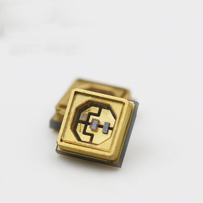 उच्च शक्ति 0.5W-1W UVC LED चिप 254nm तरंग दैर्ध्य और नसबंदी के लिए ALN कॉपरिंग सब्सट्रेट के साथ